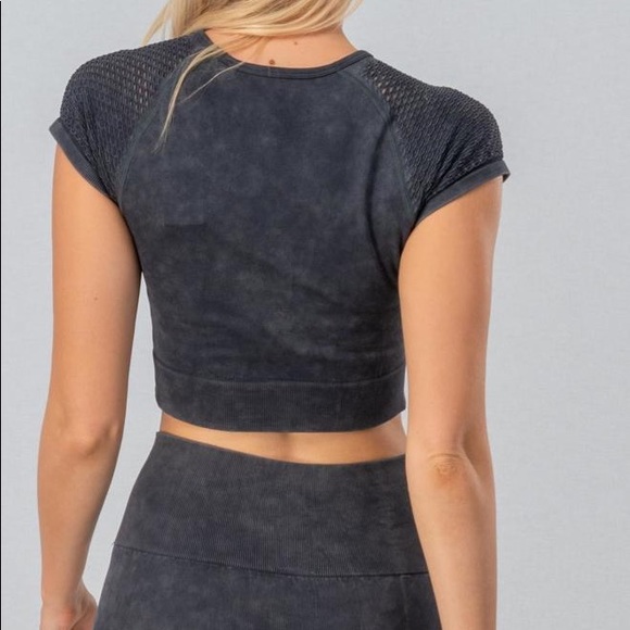 $ FIRM ๐ทCharcoal Enzyme Wash Crop Workout Top - Picture 2 of 7